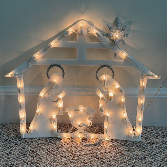 Illuminated White Nativity Scene Decor. 14 x 17 - Picture 2 of 7